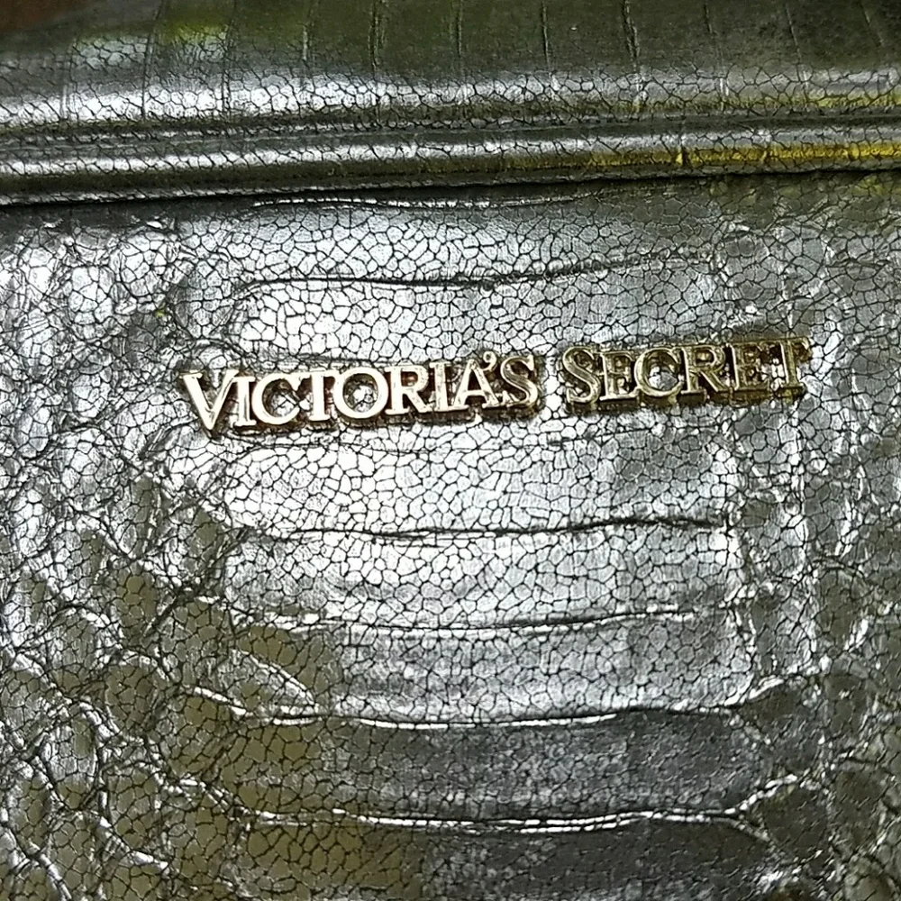 Metallic Fab, VICTORIA'S SECRET, tassel clutch!!